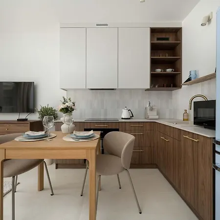 Апартаменти Exceptional For 2 People By Renters Вроцлав