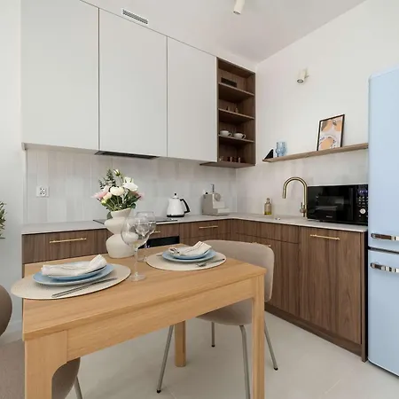 Exceptional For 2 People By Renters *